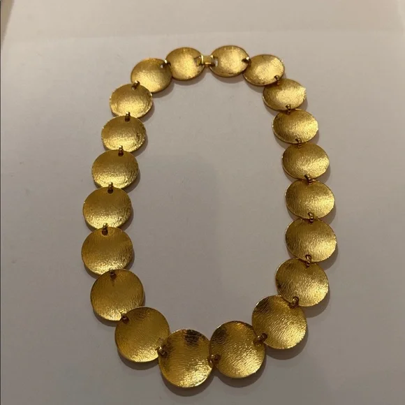 Vtg Stunning Gold-tone Hammered Disc Necklace - Picture 6 of 9